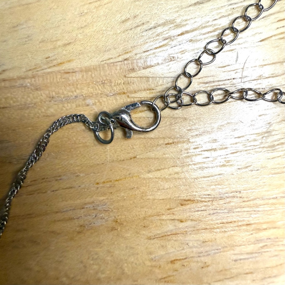 Chic Silver and Green Clover Pendant Necklace - Picture 10 of 11